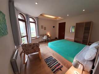 Гостевой дом LerMont Guest House Lermontovo Двухместный номер с 1 кроватью и балконом (для 2 взрослых и 1 ребенка)-1