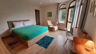 Гостевой дом LerMont Guest House Lermontovo Двухместный номер с 1 кроватью и балконом (для 2 взрослых и 1 ребенка)-2