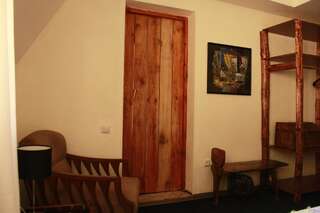 Гостевой дом LerMont Guest House Lermontovo Семейный номер с видом на сад-4