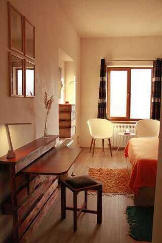 Гостевой дом LerMont Guest House Lermontovo Двухместный номер Делюкс с 1 кроватью (для 2 взрослых и 1 ребенка)-3